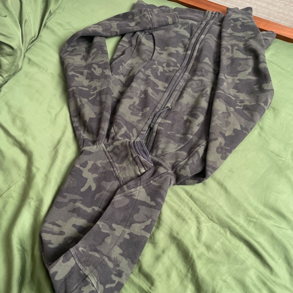 Lululemon Scuba Hoodie green Camo - Picture 3 of 5